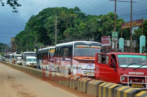 Political drama: TMC’s baseless “Chakka jam†disrupts traffic movement drastically; common people are the ultimate sufferer Political drama: TMC’s baseless “Chakka jam†disrupts traffic movement drastically; common people are the ultimate sufferer